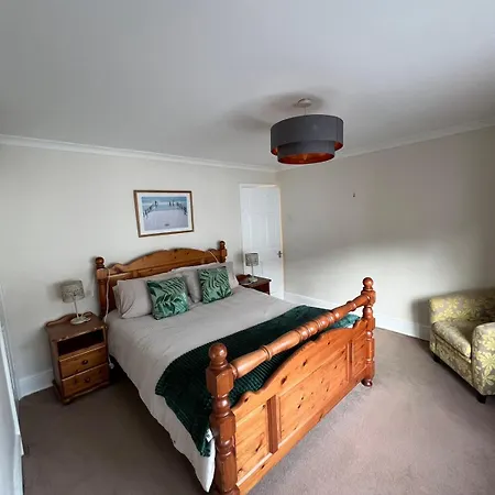 Holiday home Free Parking 3-bedroom House Near Town *