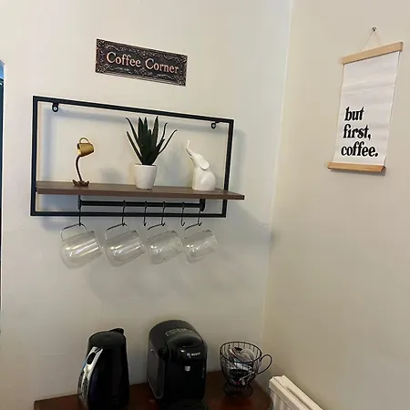 Free Parking 3-bedroom House Near Town *