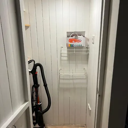 Free Parking 3-bedroom House Near Town Holiday home