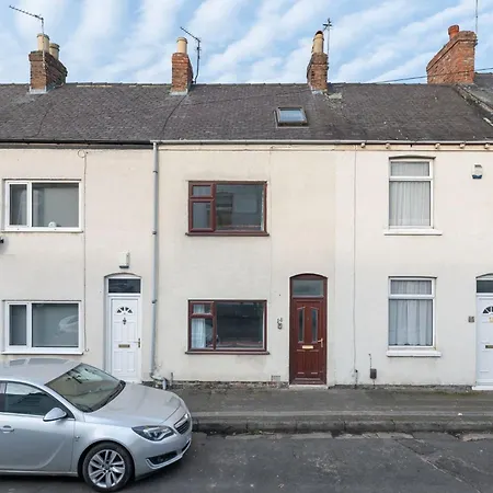 Free Parking 3-bedroom House Near Town Holiday home