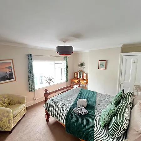Ferienhaus Free Parking 3-bedroom House Near Town *
