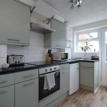Free Parking 3-bedroom House Near Town Ferienhaus