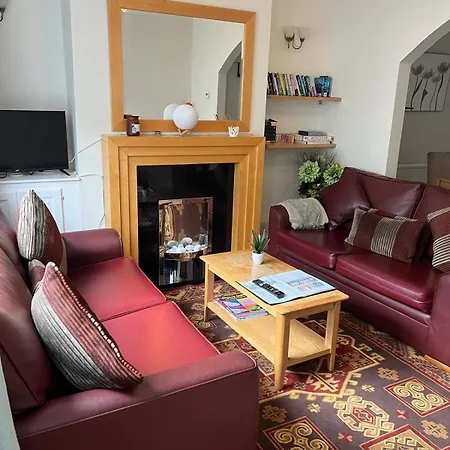 Free Parking 3-bedroom House Near Town * York