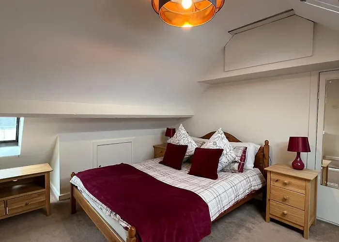 Free Parking 3-bedroom House Near Town 펜션