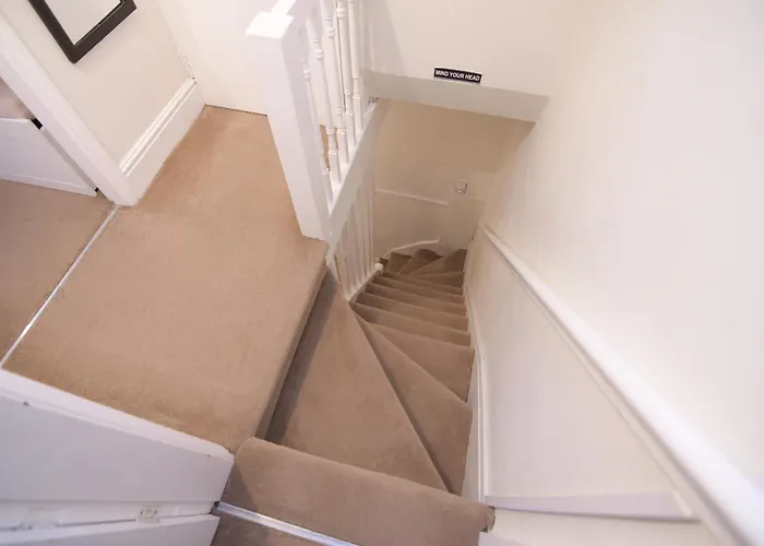 Free Parking 3-bedroom House Near Town 요크