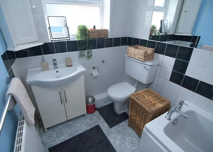 Free Parking 3-bedroom House Near Town 펜션 요크