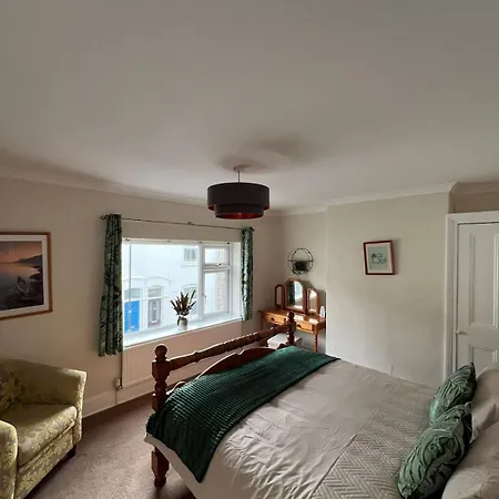 Free Parking 3-bedroom House Near Town 요크