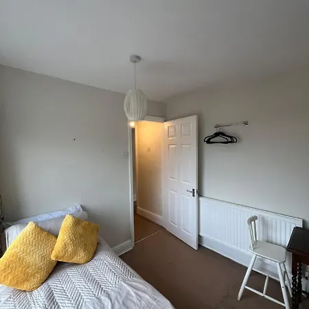 Free Parking 3-bedroom House Near Town