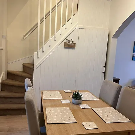 Free Parking 3-bedroom House Near Town Nyaraló