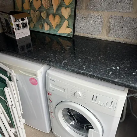 Free Parking 3-bedroom House Near Town 펜션 *